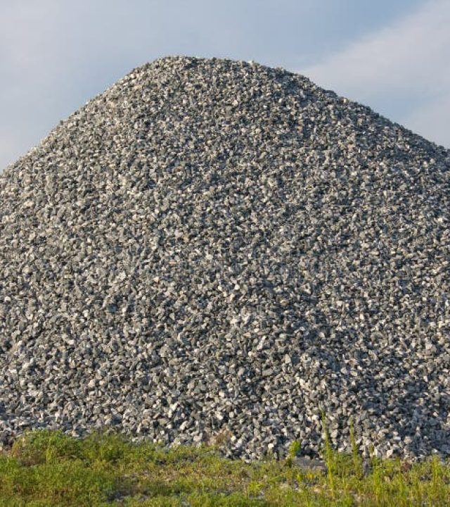 pile-gravel-15332153