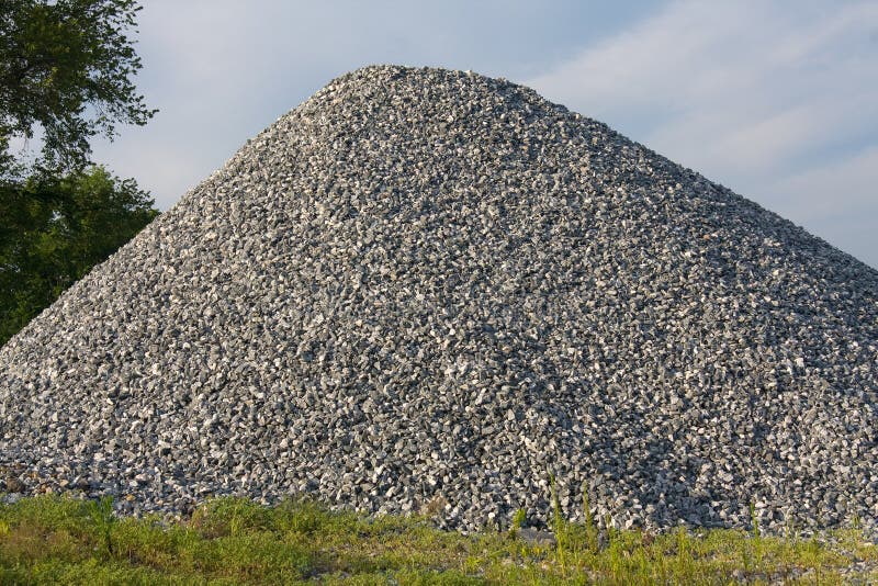 pile-gravel-15332153